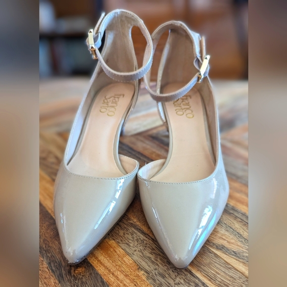 Franco Sarto NWOT Nude Patent Leather Kitten Heels size 6 - Picture 3 of 4